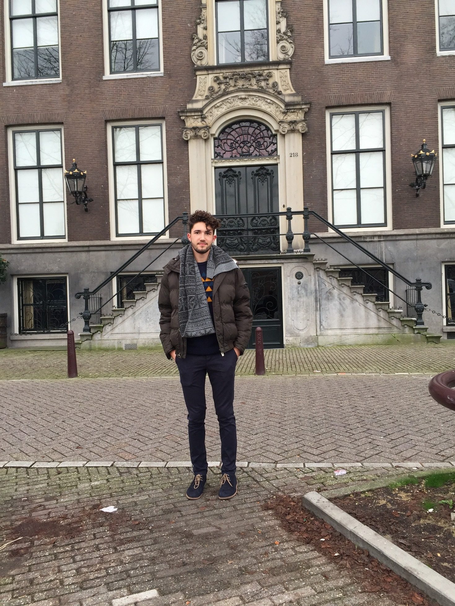 Gabriele Maggi in front of Vrolick House, Amsterdam.jpg